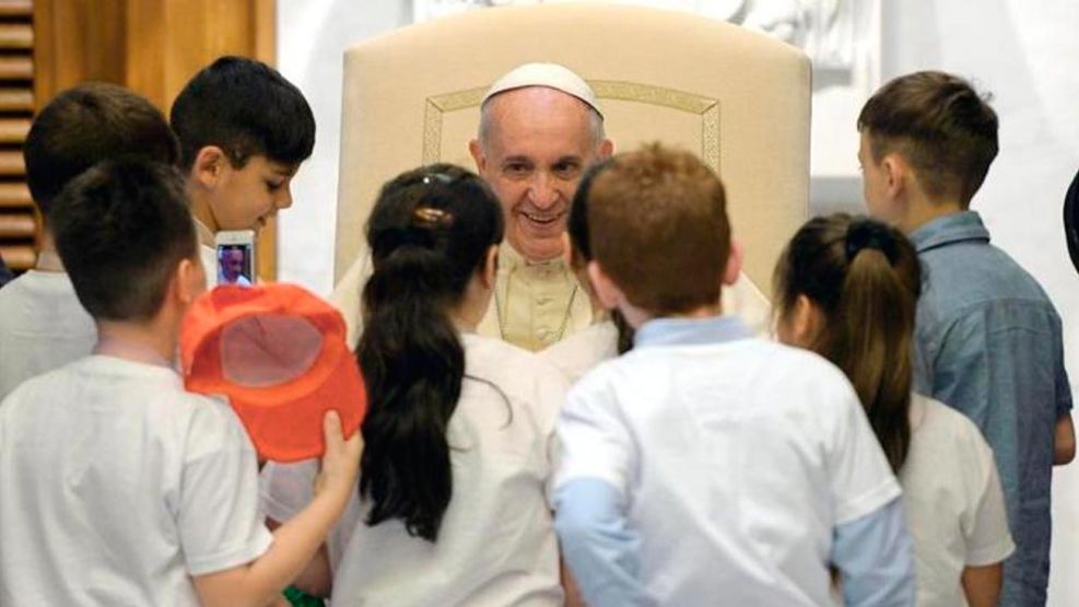220425_papa_francisco_niños_infancias_cedoc_g