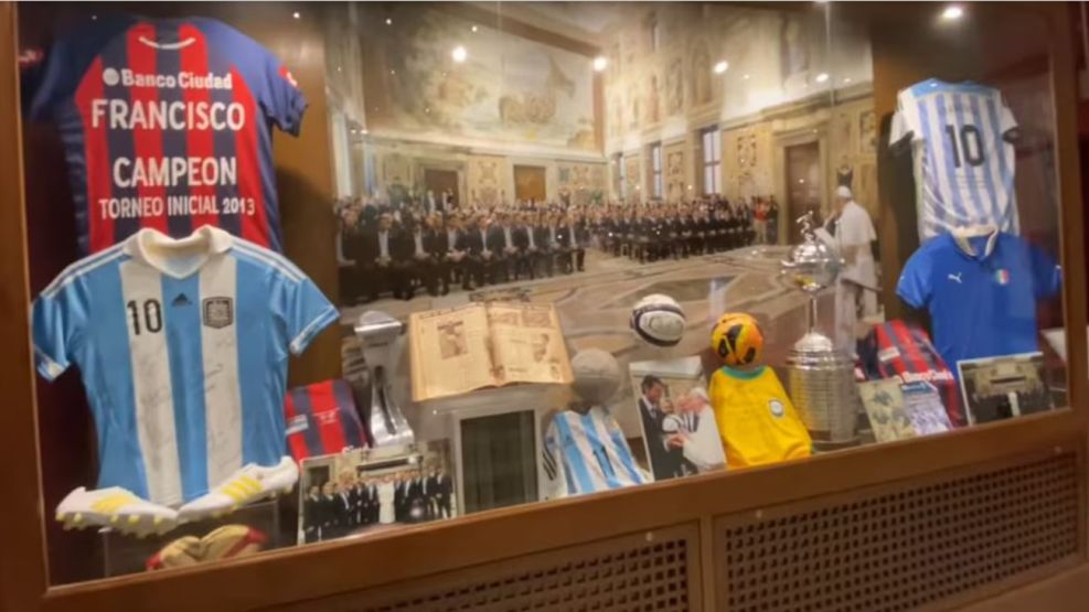 El museo futbolero del Papa Francisco en el Vaticano