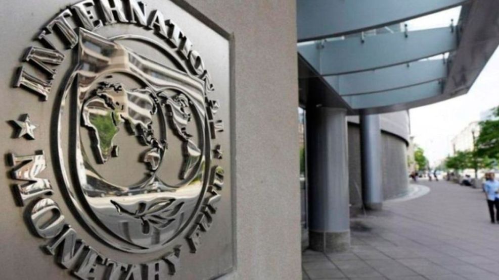 Impuestos en Argentina: el dilema entre superávit y baja de tributos que plantea el FMI