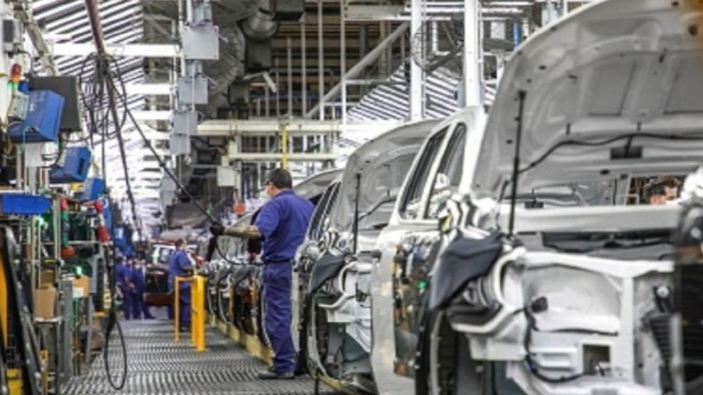 José Simonella: “Hay que vigilar el efecto del dólar barato en la industria”
