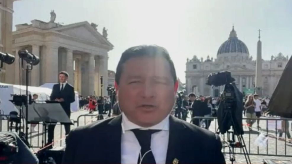 LEONARDO LEÓN 