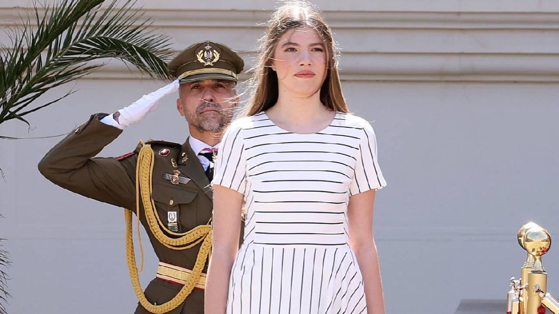 La infanta Sofía tendrá un papel clave en la monarquía del futuro  acompañando a su hermana Leonor | Caras