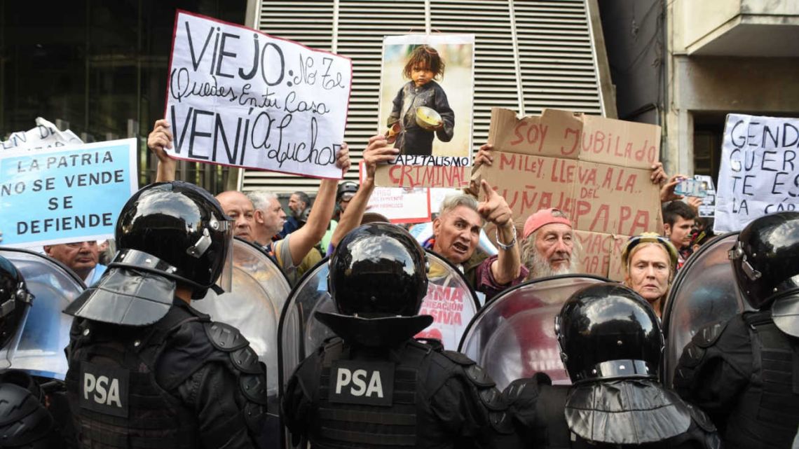 Congreso: la marcha de jubilados y piqueteros terminó en incidentes ...