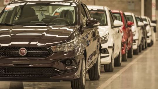 El financiamiento para comprar autos nuevos y usados cayó 15% en octubre