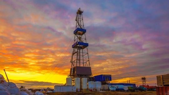 Precio del petróleo y tensión en Medio Oriente: Cuánto le impacta la crisis a la Argentina y qué esperar de bonos y dólor