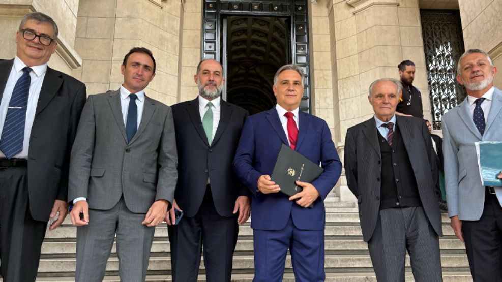 Llaryora en la Corte Suprema por la Caja