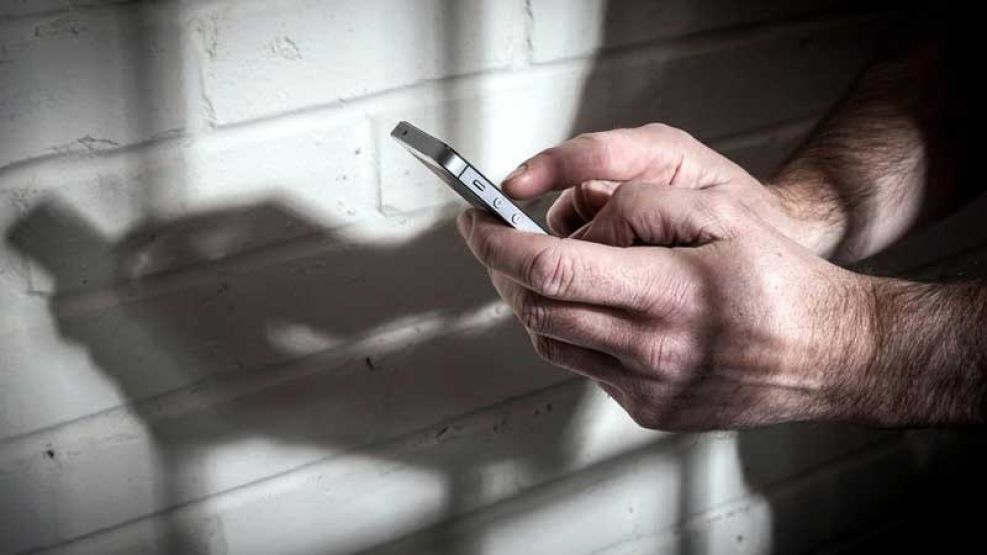 Mendoza busca erradicar definitivamente los celulares de las cárceles.