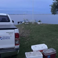 Estas acciones resultan fundamentales para la conservación de la especie y el fortalecimiento del ecosistema acuático, promoviendo la pesca deportiva como una actividad recreativa sostenible.