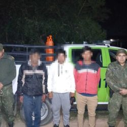 Los tres sujetos fueron detenidos en el marco de un operativo contra la caza ilegal