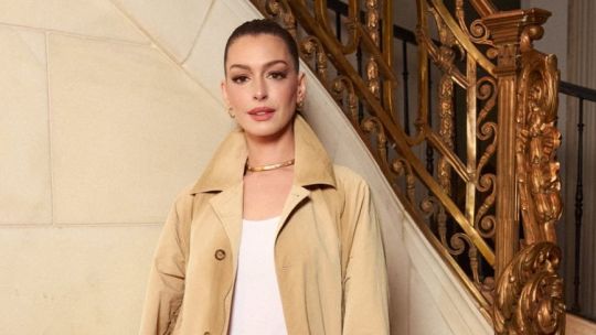 Anne Hathaway confirma que vestirse por capas es cool: estas son las reglas a seguir en invierno