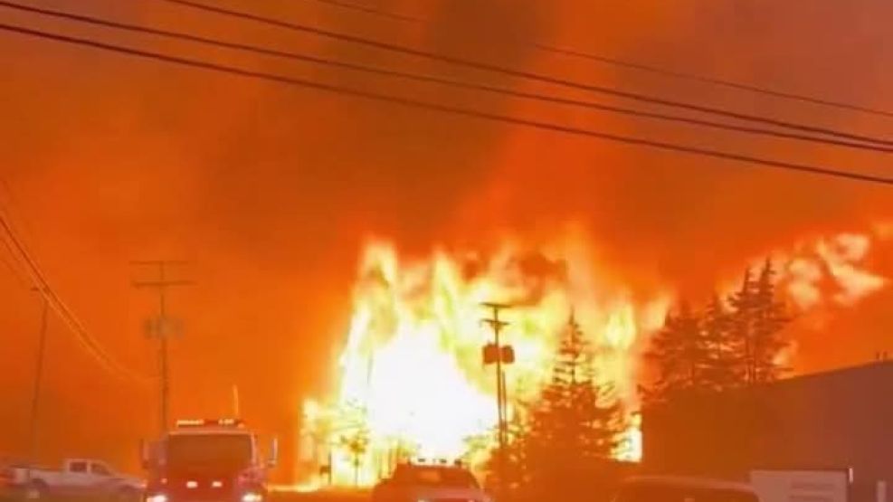 El incendio esta creciendo muy rápido.