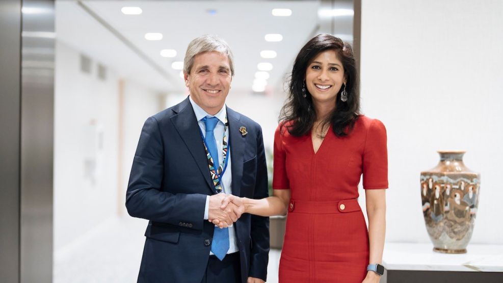 Luis Caputo y Gita Gopinath
