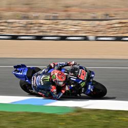 Fabio Quartararo, del Team Monster Energy Yamaha MotoGP, conduce durante una sesión de entrenamientos del Gran Premio de España de MotoGP en el circuito de Jerez de la Frontera. | Foto:JAVIER SORIANO / AFP