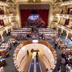 Imagen del interior de la librería El Ateneo Gran Splendid, en la ciudad de Buenos Aires, capital de Argentina. El Ateneo Gran Splendid es una librería de fama mundial ubicada en Buenos Aires. Solía ser un teatro inaugurado en 1919 como un edificio emblemático de Buenos Aires. El edificio fue renovado y convertido en librería en el año 2000. Cada año atrae a más de un millón de visitantes. | Foto:Xinhua/Meng Dingbo