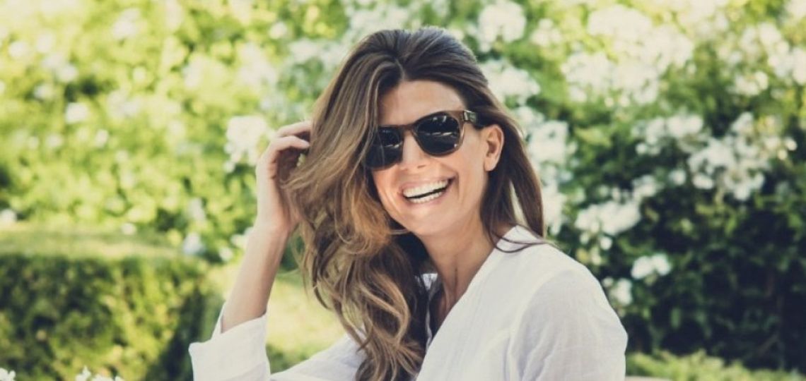 Juliana Awada con jeans y tacos en punta revive la tendencia Y2K