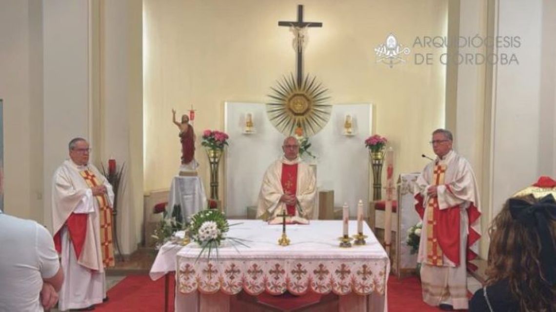 El sobrino del papa Francisco presidió una misa junto con el cardenal Ángel Rossi