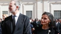 El rey Felipe y la reina Letizia en el funeral del papa Francisco.