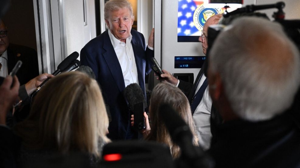 Donald Trump antes de viajar a Roma a despedir al Papa Francisco