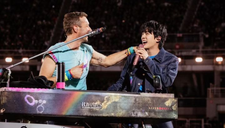 La actuación conjunta de Jin de BTS y Coldplay, en Corea del Sur, que emocionó a ARMY