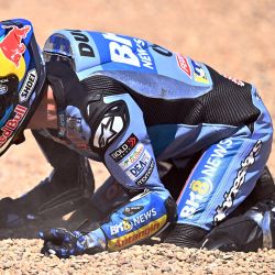 El piloto español de Gresini Racing MotoGP, Alex Márquez, celebra tras ganar el Gran Premio de España de MotoGP en el circuito de Jerez de la Frontera. | Foto:JORGE GUERRERO / AFP