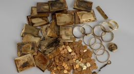 Monedas de oro halladas por especialistas 