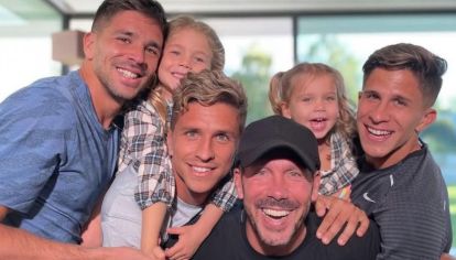 El exfutbolista cumplió 55 años y lo celebró junto a su esposa e hijos en Europa.