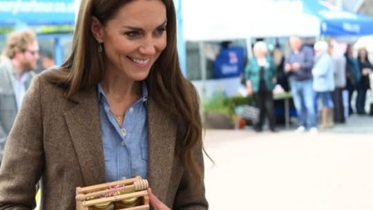 Kate Middleton lleva la camisa de lino que podrás lucir en otoño
