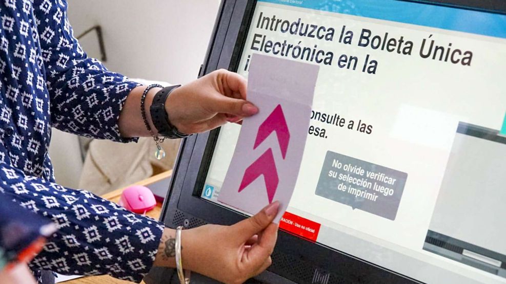 Detuvieron a cuatro prófugos cuando fueron a votar: de homicidio a estafa, por qué eran buscados