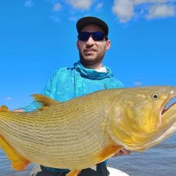 Abril se despide con una temporada de pejerrey a punto caramelo, con un buen número de lagunas que atraviesan un gran momento. Además, la chance de pescarlos en el mar y en el Río de la Plata. 