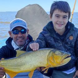 Abril se despide con una temporada de pejerrey a punto caramelo, con un buen número de lagunas que atraviesan un gran momento. Además, la chance de pescarlos en el mar y en el Río de la Plata. 