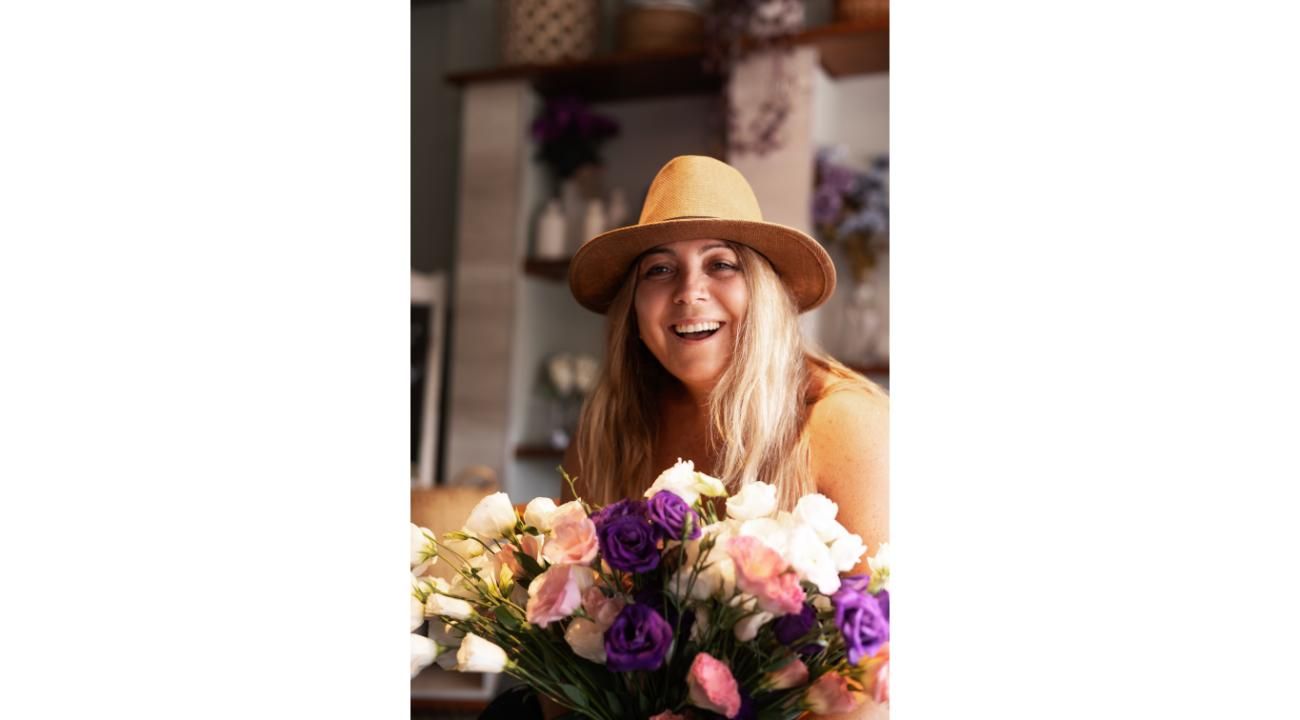 Paula Torres: la mujer que convirtió las flores en su sello personal.