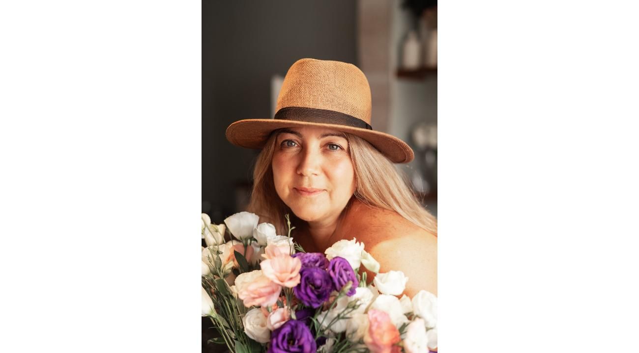 Paula Torres: la mujer que convirtió las flores en su sello personal.