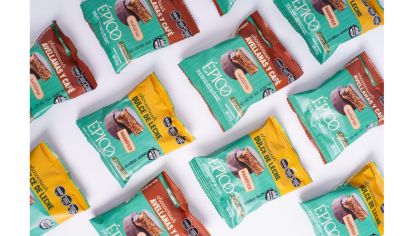 El alfajor, consagrado como el snack favorito de los argentinos en cualquier momento del día y a lo largo de la historia, renueva su vigencia con un lanzamiento que promete conquistar paladares. En abril, la marca Snack Épico presenta sus mini alfajores CHOCOCRUSH sin gluten, para sumar opciones saludables sin resignar sabor. Con su inigualable combinación de texturas y el sabor intenso del chocolate, CHOCOCRUSH llega para afianzar la pasión alfajorera y demostrar que disfrutar de un clásico puede ser tan rico como nutritivo.