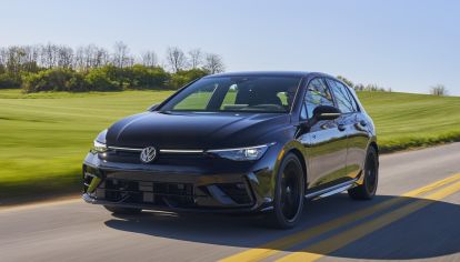 El motor EA888 TSI fue actualizado y ahora entrega 328 CV de potencia.