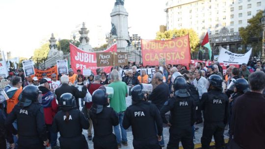 Detuvieron a 14 personas durante la Marcha de la CGT por provocar disturbios