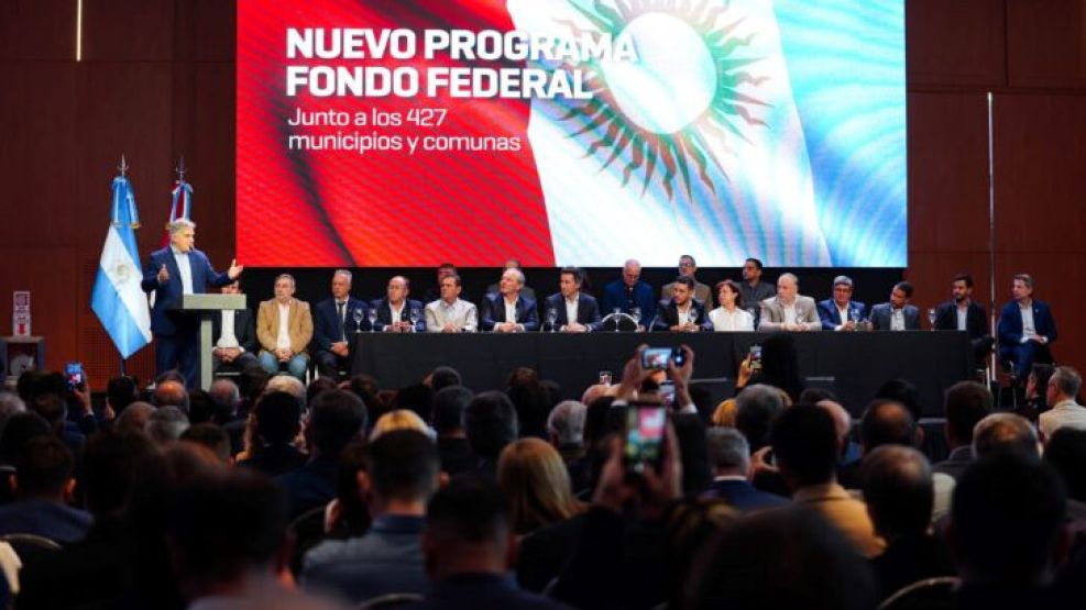 30-04-2025 Llaryora acto Fondo Federal Cordobés