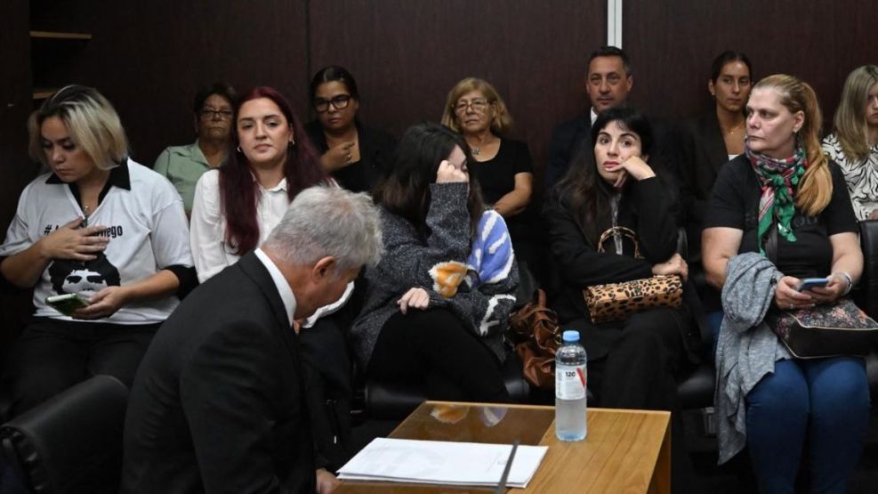 Juicio por la muerte de Maradona: un médico declaró que lo sedó por 24 horas.