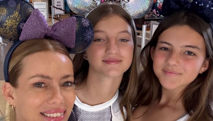 El look match de las hijas de Nicole Neumann en Disney
