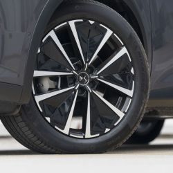 DS 7 E-Tense, una invitación a viajar con calma, armonía y la certeza de disfrutar cada kilómetro del camino.