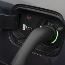 DS 7 E-Tense, una invitación a viajar con calma, armonía y la certeza de disfrutar cada kilómetro del camino.