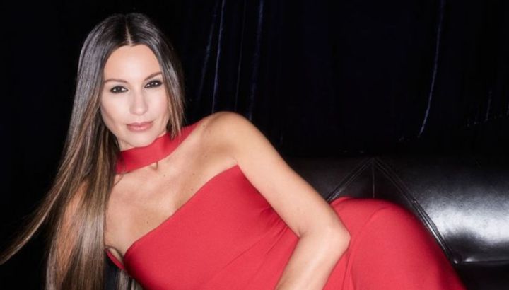 Top con volados y botas de caña alta: el look de Pampita que vuelve a ser tendencia