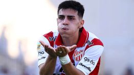 20250503 Alex Luna festeja su gol ante Talleres