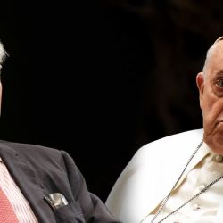 Vargas Llosa y el Papa Francisco | Foto:CEDOC