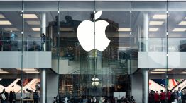 Apple Cuts Outlook as Chinese Slowdown Hits Demand for IPhones