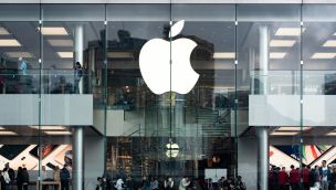 Apple Cuts Outlook as Chinese Slowdown Hits Demand for IPhones