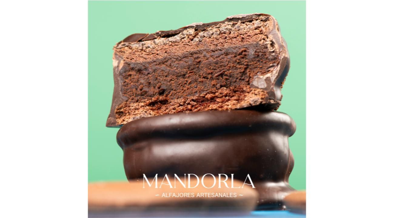 El cacao en nuestras tapas artesanales: la base del sabor Mandorla.