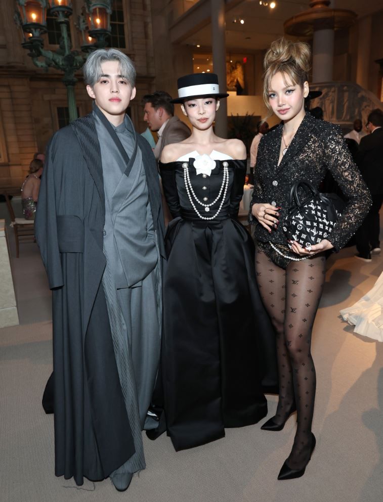 SCoups, Jennie y Lisa