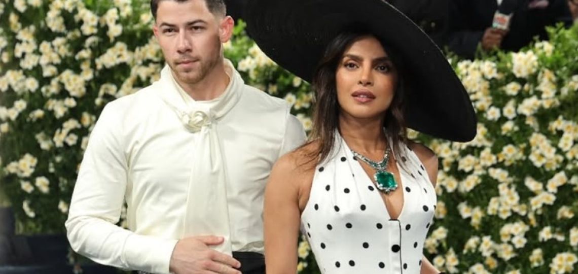 Ni blazer ni saco de paño: este es el abrigo elegante que está de moda este invierno para ir a trabajar 