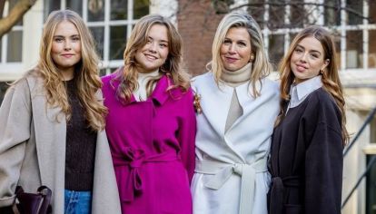 La monarca de los Países Bajos y sus tres hijas tienen más en común de lo que aparentan.