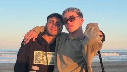 El segundo hijo de la actriz compartió imágenes de un viaje a Pinamar con su pareja.